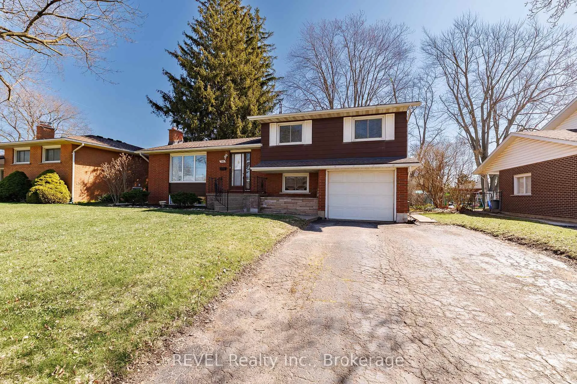 Photo 1 of 190 Willson Road, Welland, Prince Charles — HOMEH