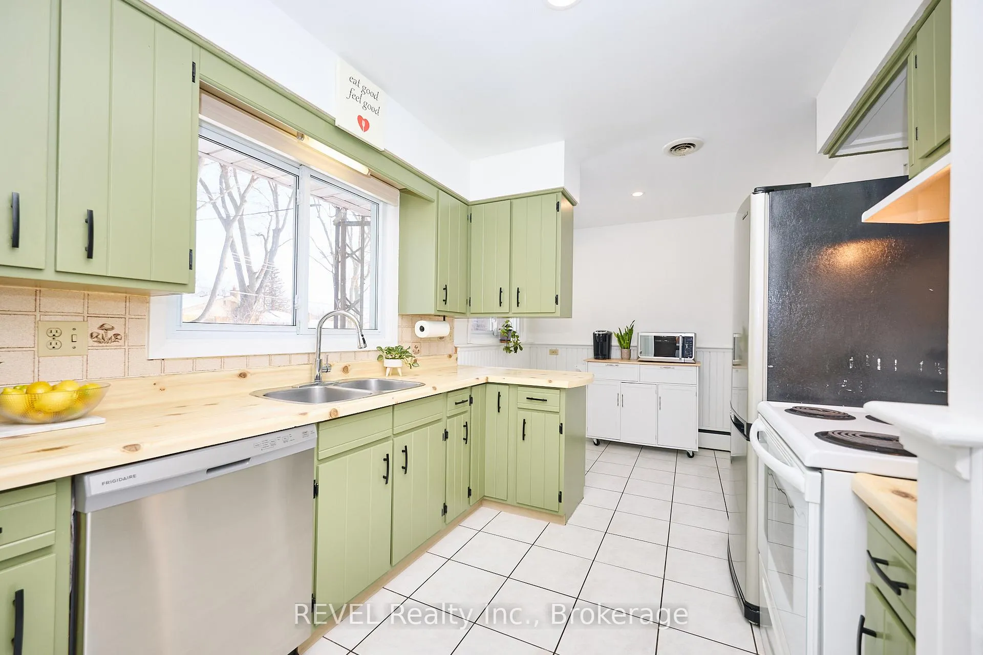 Photo 13 of 190 Willson Road, Welland, Prince Charles — HOMEH