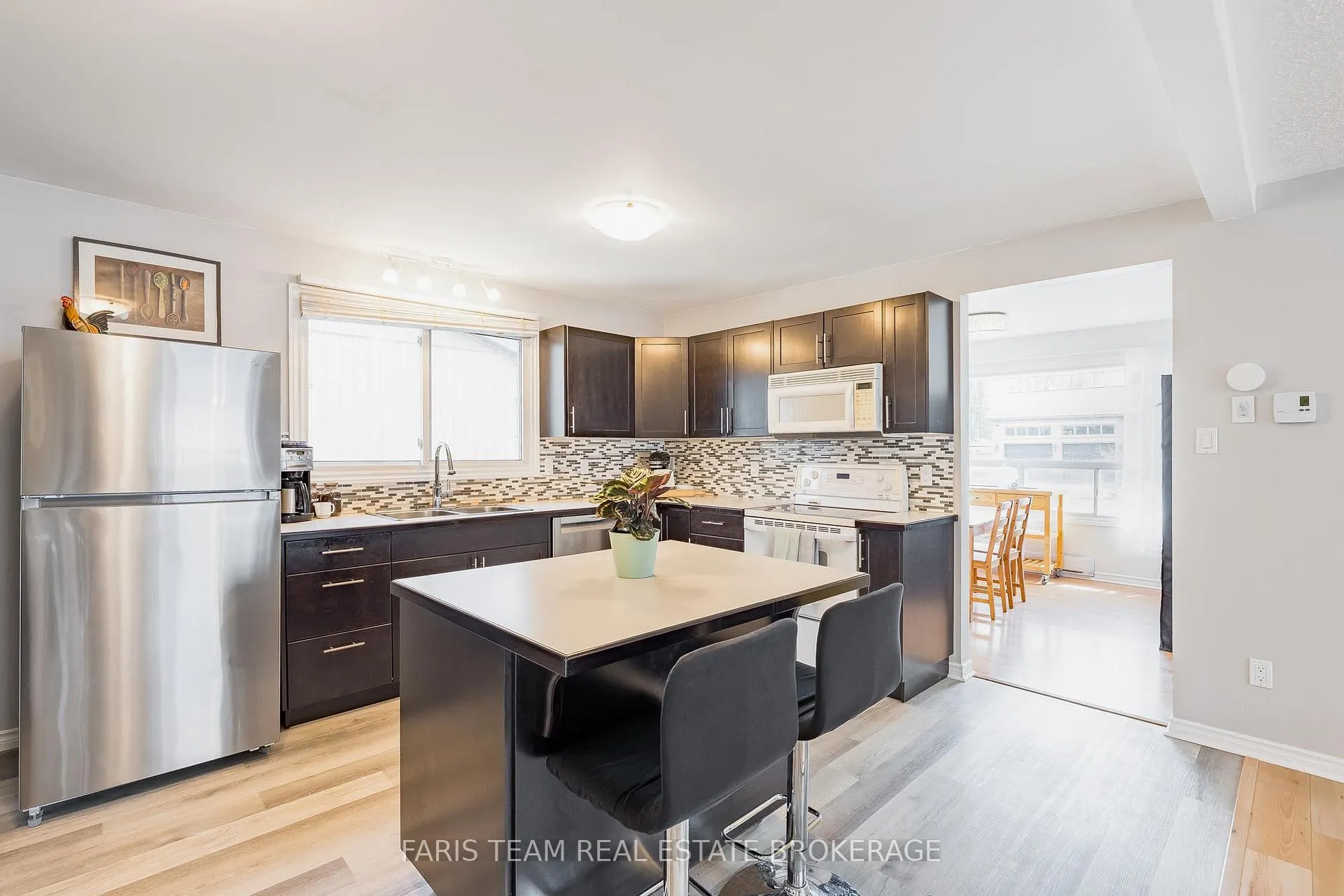 Photo 4 of 1120 Lindy Lane, Innisfil, Gilford — HOMEH