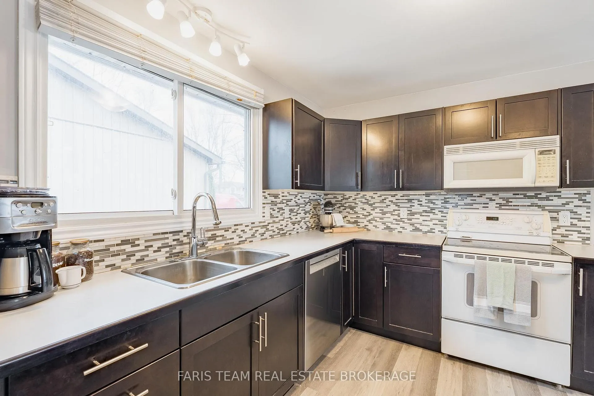Photo 5 of 1120 Lindy Lane, Innisfil, Gilford — HOMEH