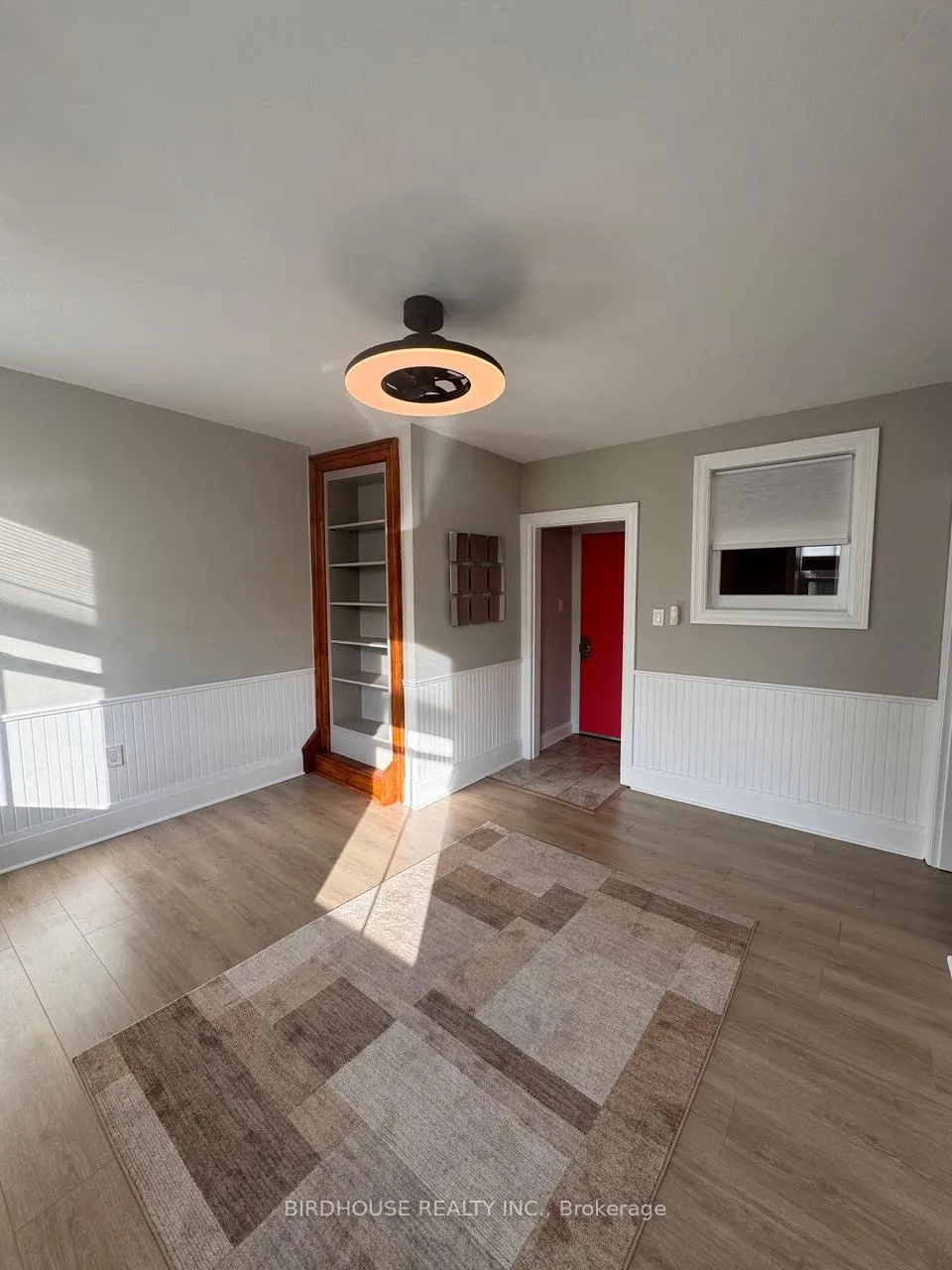 Front of Unit 1, 134 Kent Street W