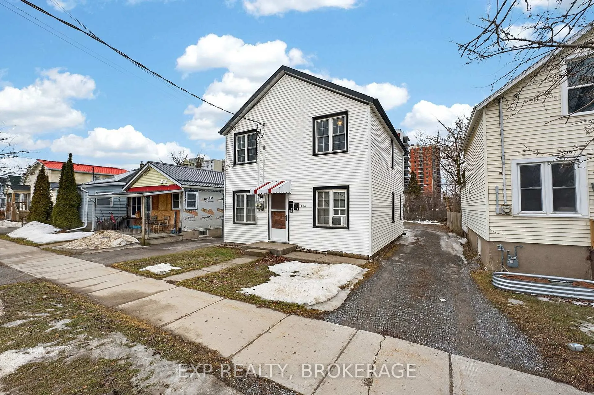 Photo 2 of 632 MacDonnell Street, Kingston, East of Sir John A. Blvd — HOMEH