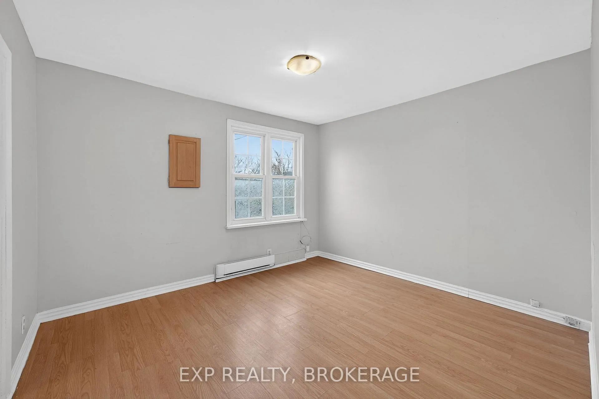 Photo 5 of 632 MacDonnell Street, Kingston, East of Sir John A. Blvd — HOMEH