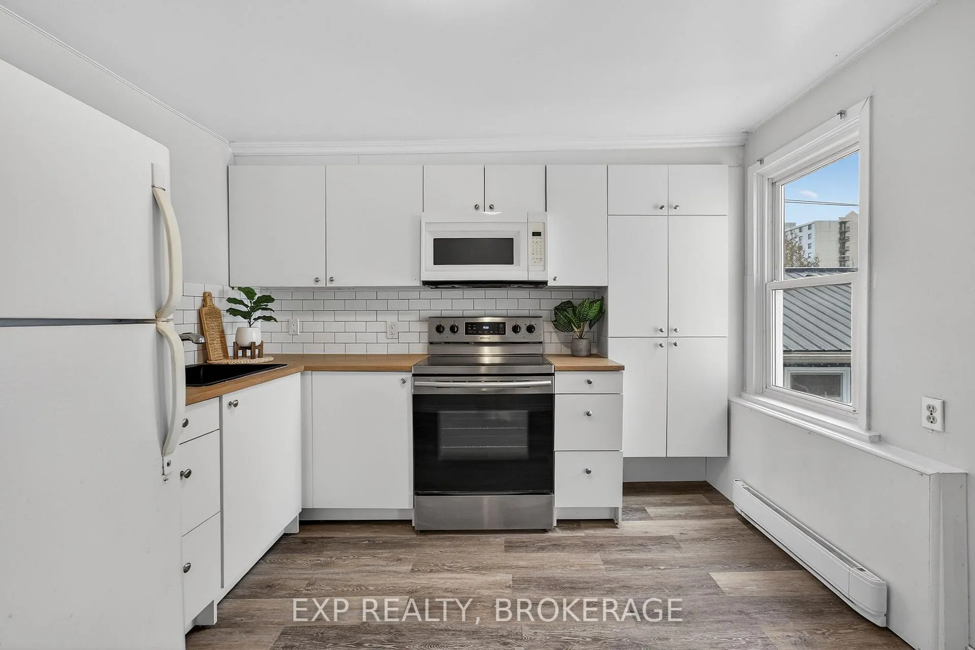 Photo 8 of 632 MacDonnell Street, Kingston, East of Sir John A. Blvd — HOMEH