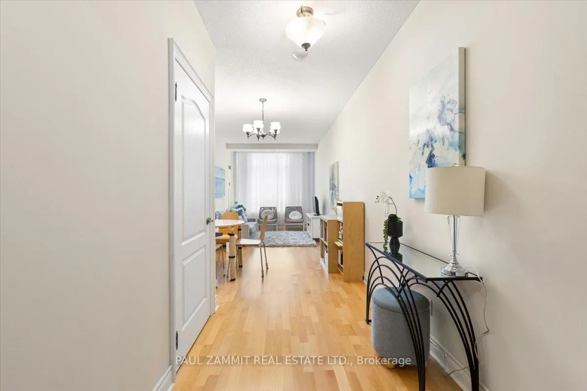 Photo 4 of Unit 101, 1 Clairtrell Road, North York, Willowdale East — HOMEH