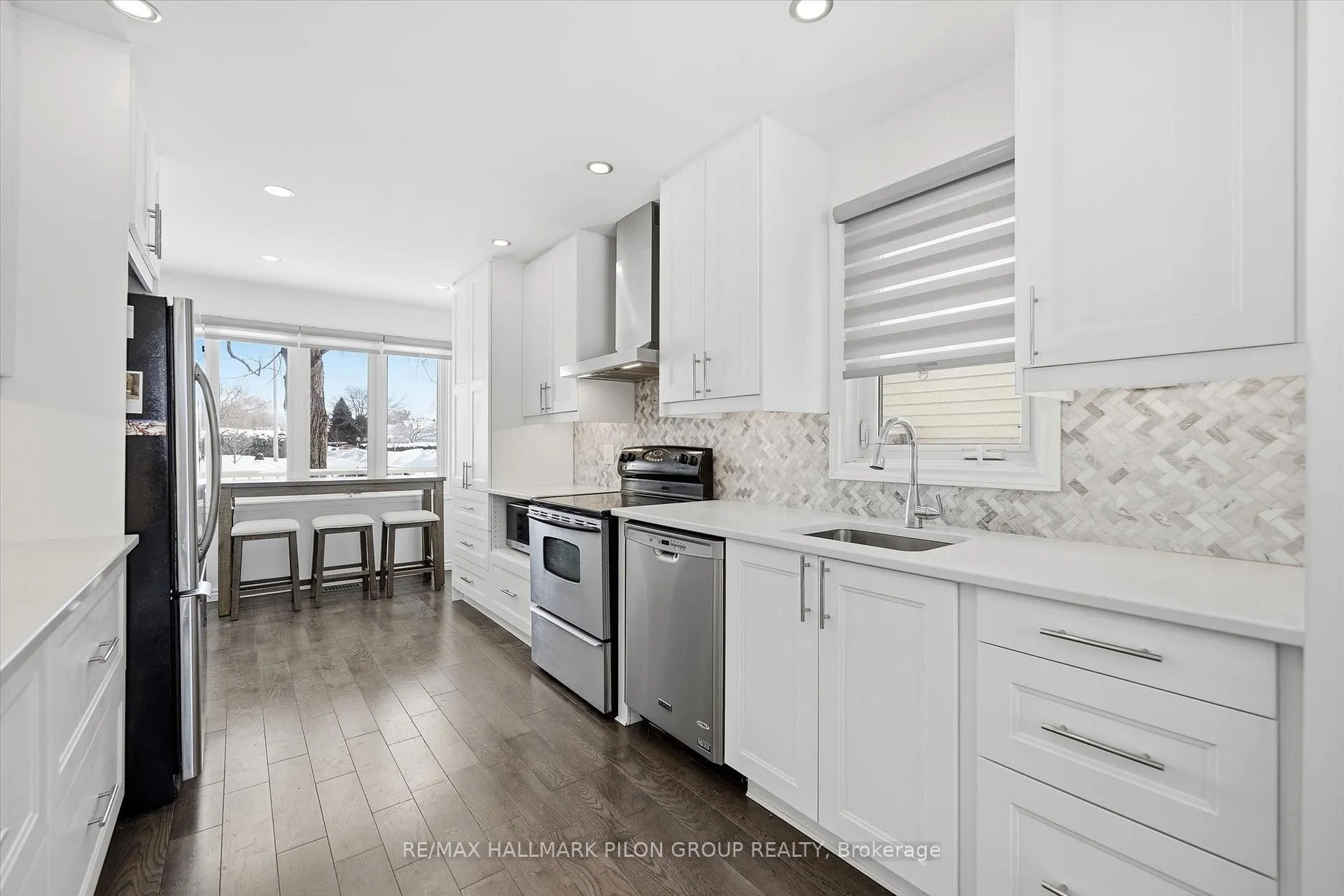 Photo 2 of 284 Mceachern Crescent, Ottawa, Bilberry Creek/Queenswood Heights — HOMEH