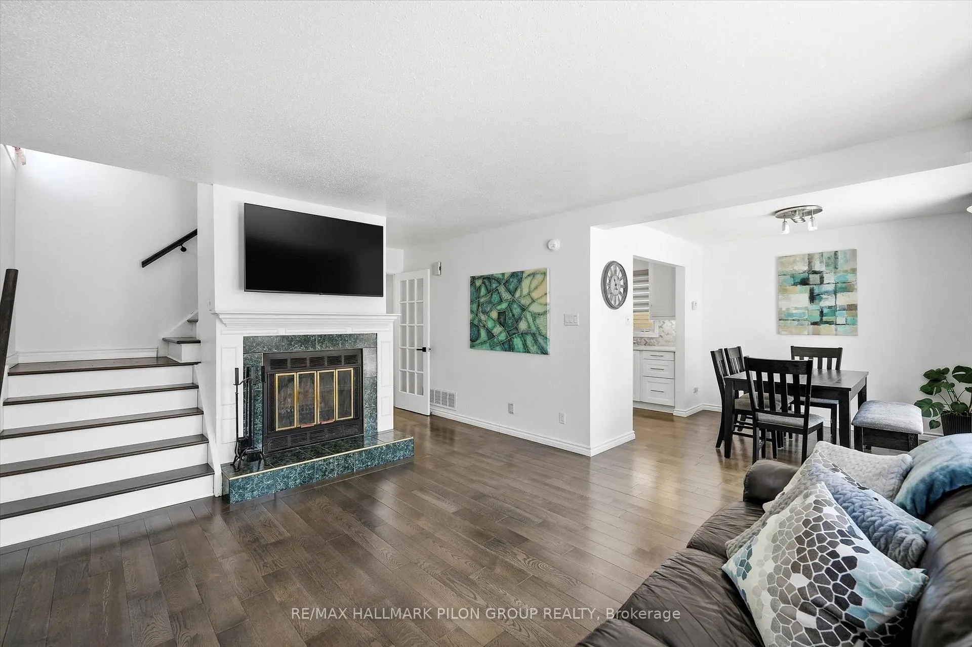 Photo 8 of 284 Mceachern Crescent, Ottawa, Bilberry Creek/Queenswood Heights — HOMEH