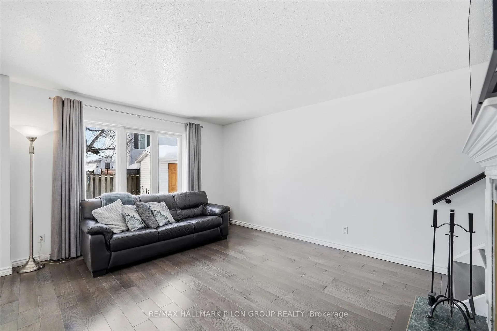 Photo 10 of 284 Mceachern Crescent, Ottawa, Bilberry Creek/Queenswood Heights — HOMEH