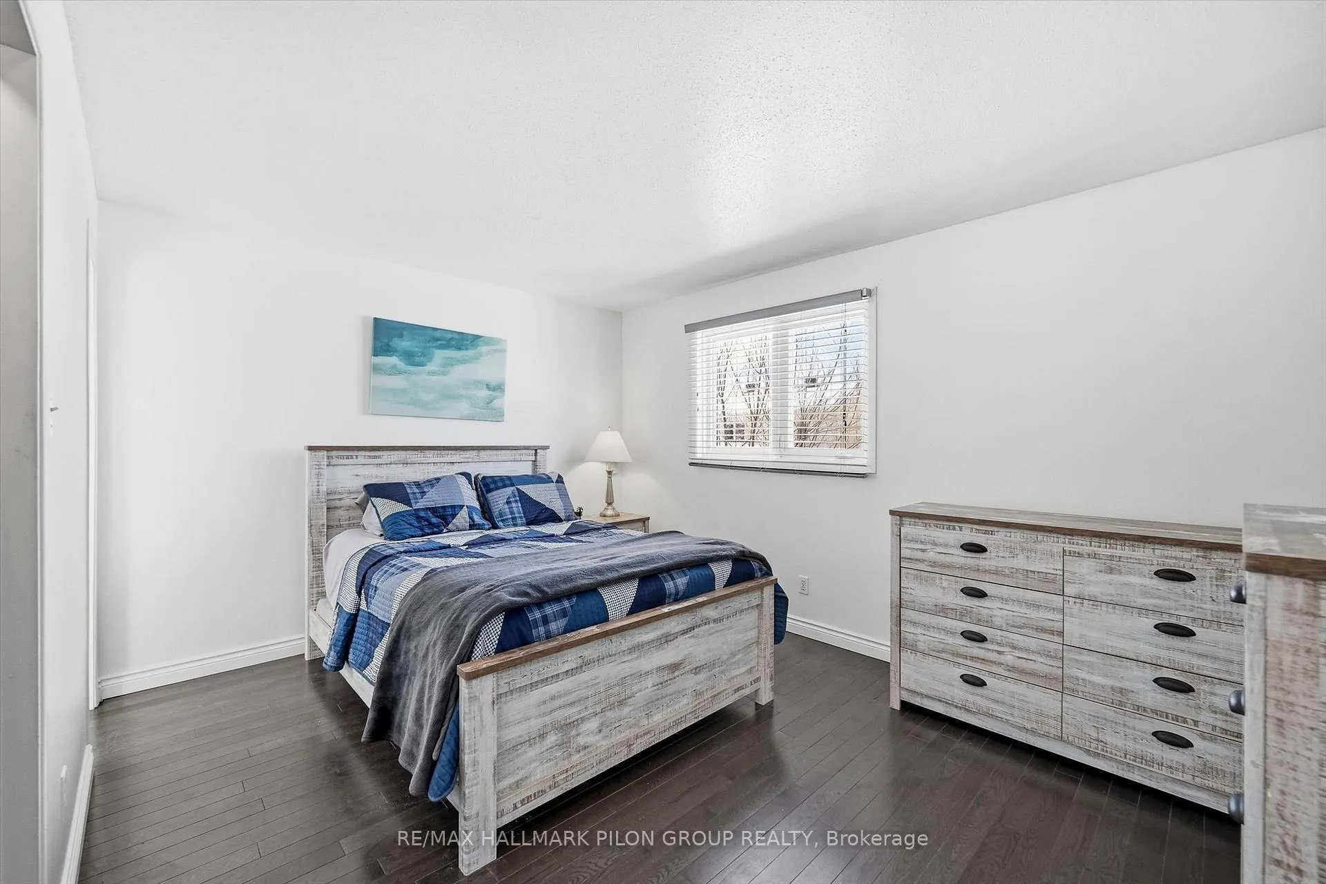 Photo 13 of 284 Mceachern Crescent, Ottawa, Bilberry Creek/Queenswood Heights — HOMEH