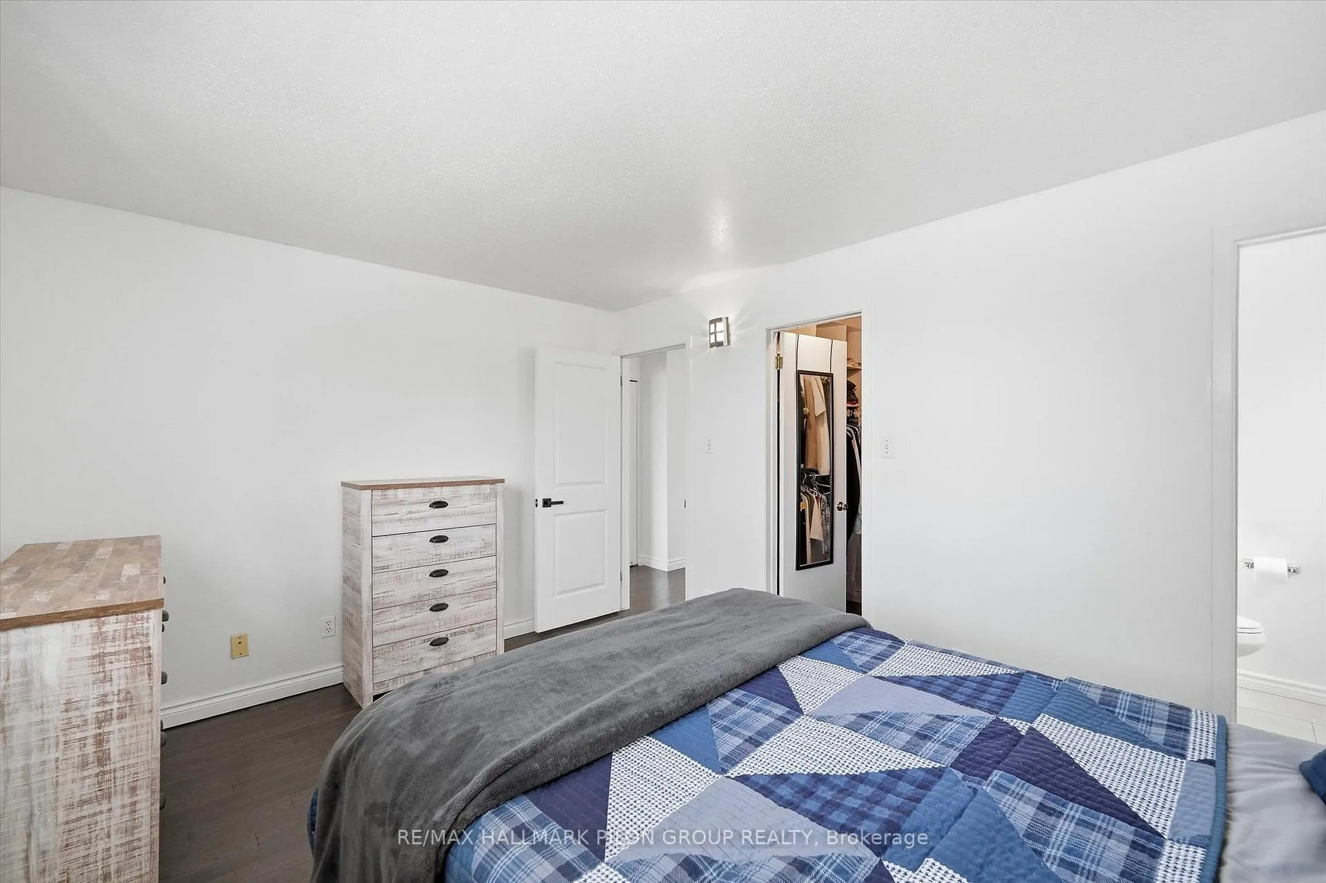 Photo 14 of 284 Mceachern Crescent, Ottawa, Bilberry Creek/Queenswood Heights — HOMEH