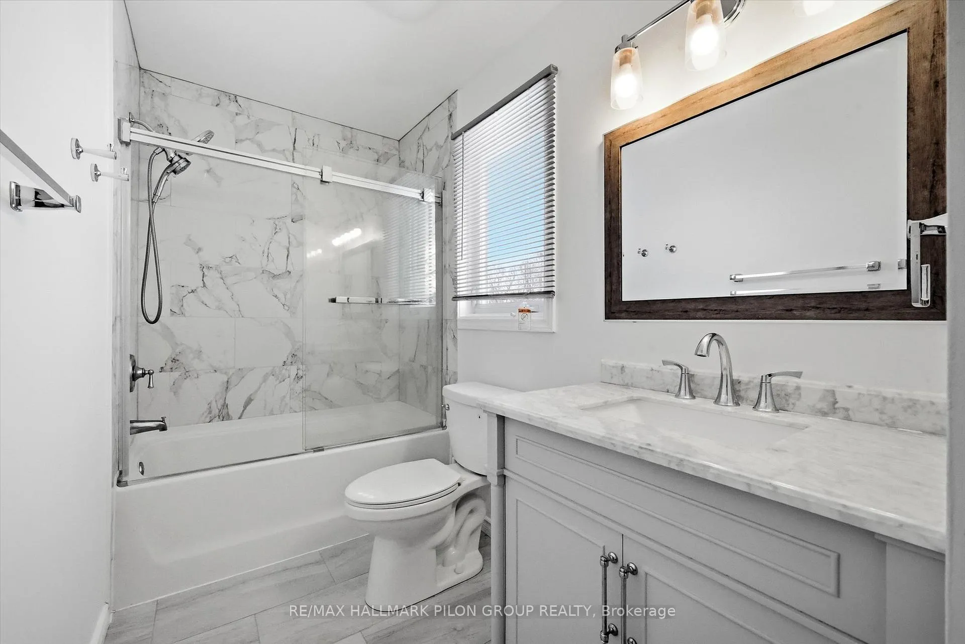 Photo 18 of 284 Mceachern Crescent, Ottawa, Bilberry Creek/Queenswood Heights — HOMEH