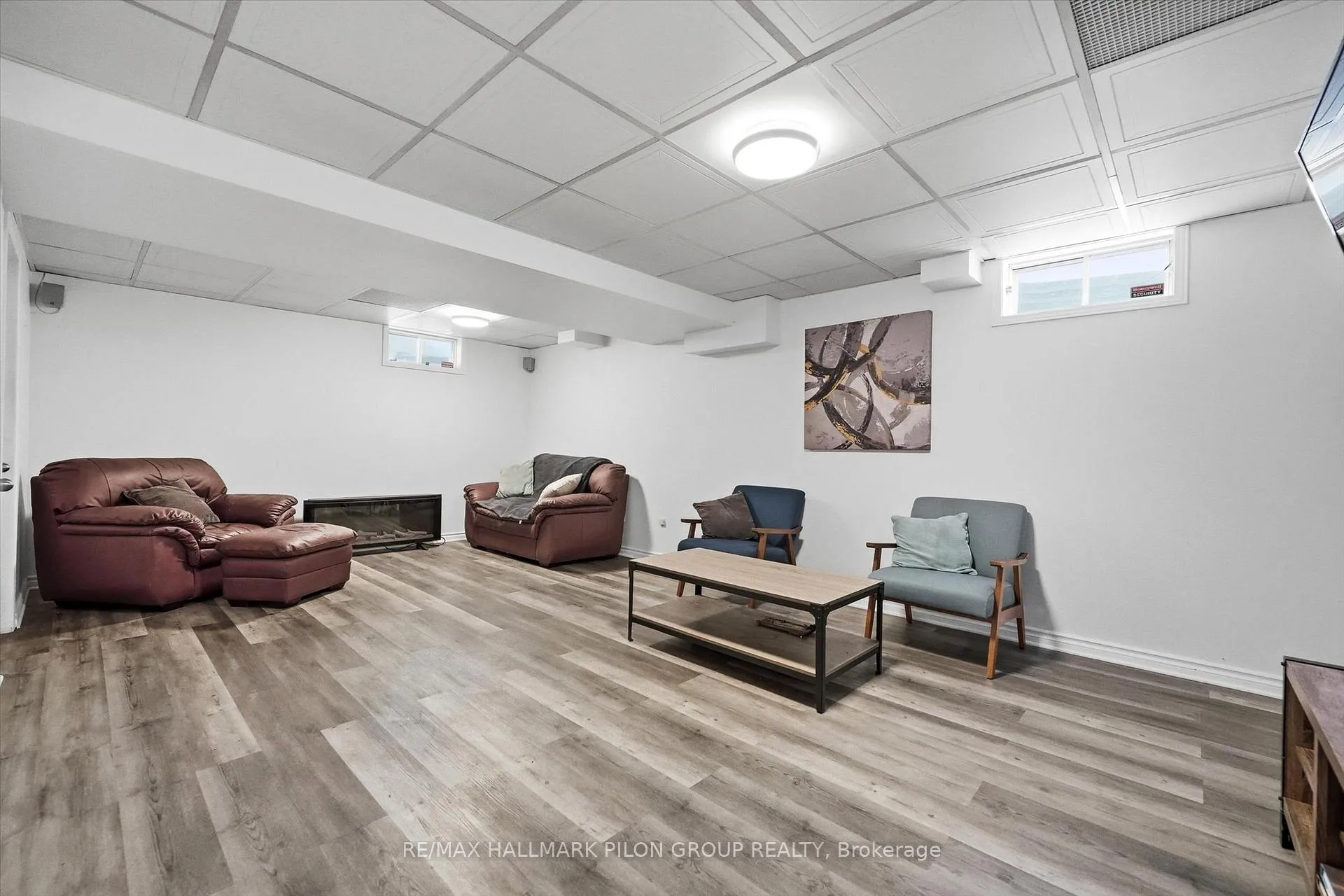 Photo 19 of 284 Mceachern Crescent, Ottawa, Bilberry Creek/Queenswood Heights — HOMEH