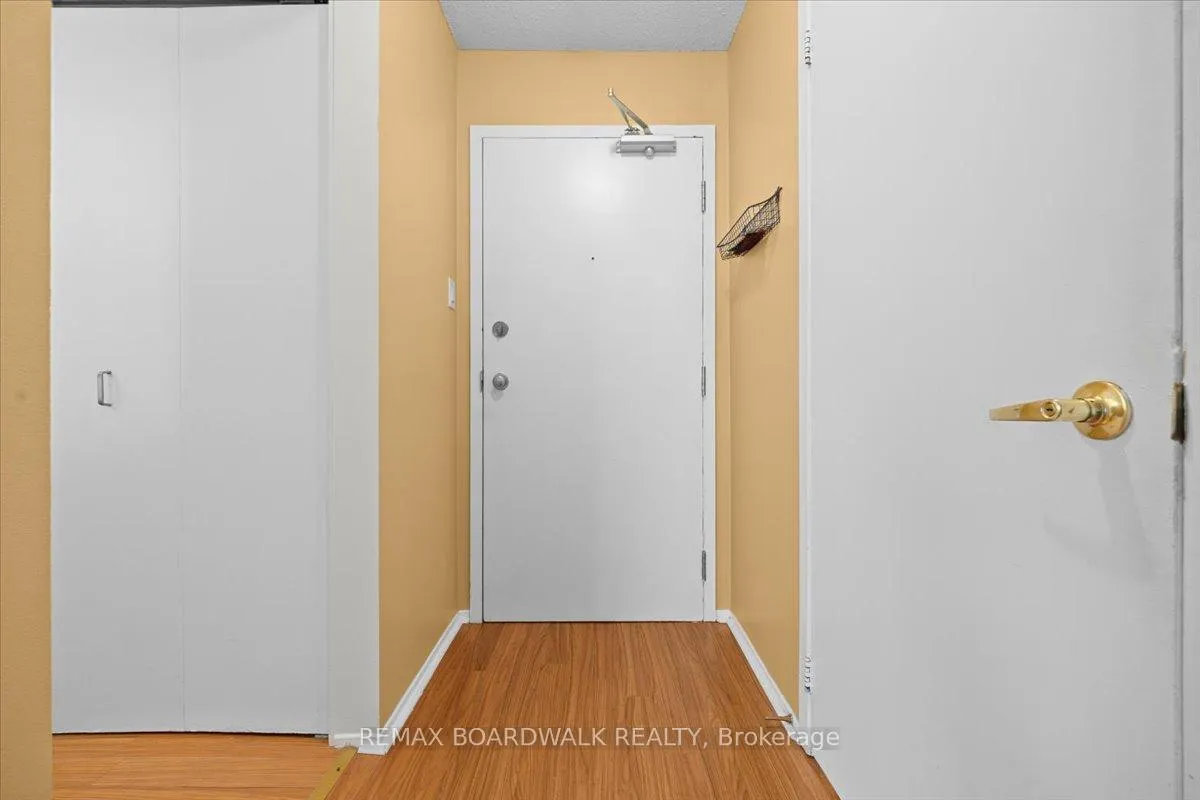 Photo 2 of Unit 412, 250 Brittany Drive, Ottawa, Viscount Alexander Park — HOMEH