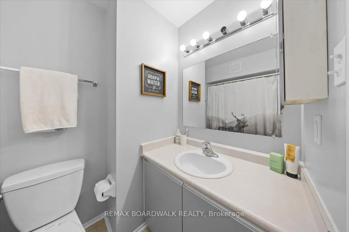 Photo 3 of Unit 412, 250 Brittany Drive, Ottawa, Viscount Alexander Park — HOMEH