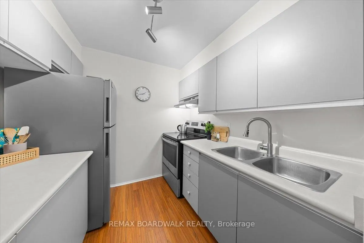 Photo 5 of Unit 412, 250 Brittany Drive, Ottawa, Viscount Alexander Park — HOMEH