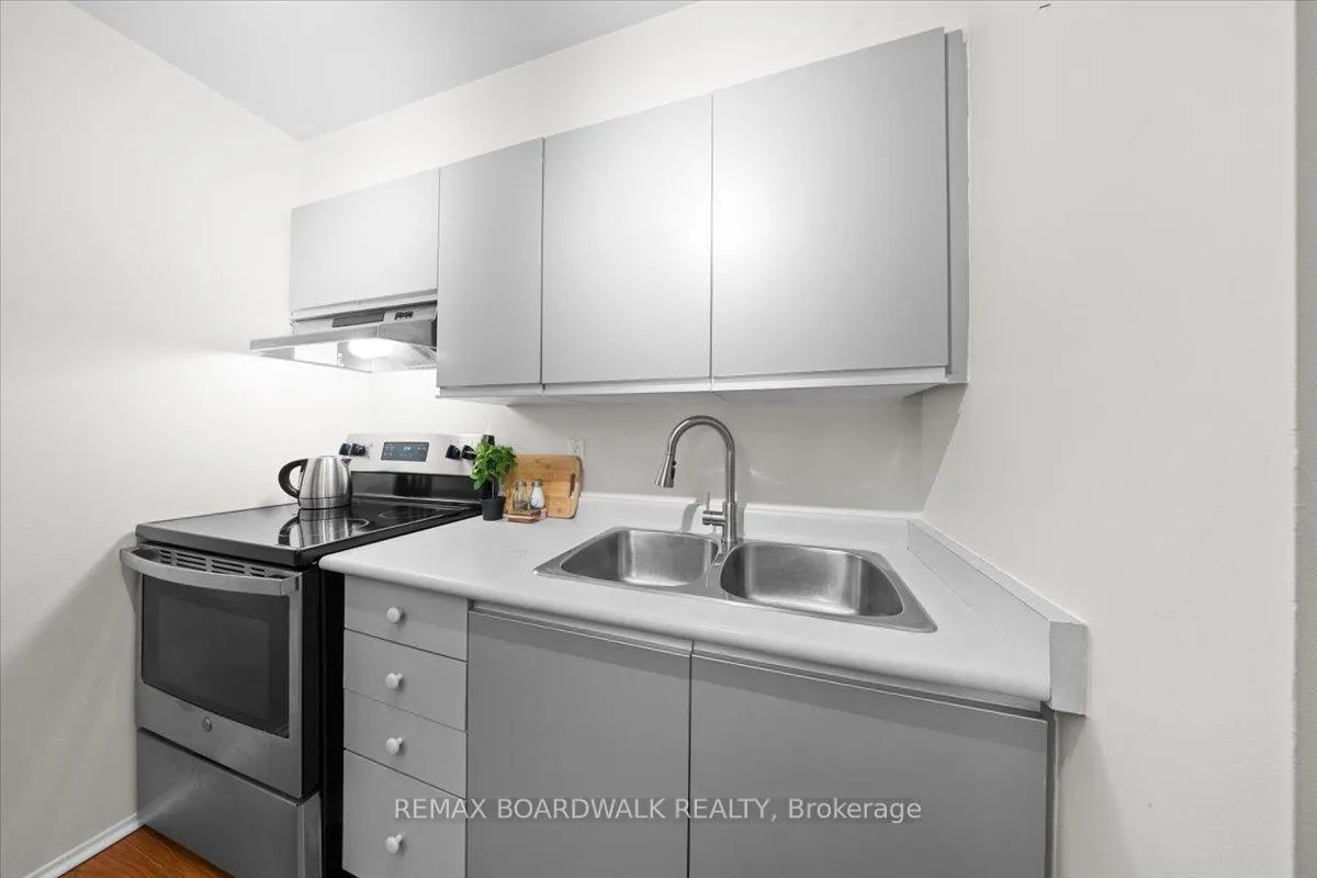 Photo 8 of Unit 412, 250 Brittany Drive, Ottawa, Viscount Alexander Park — HOMEH