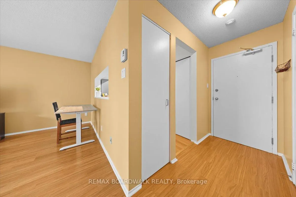 Photo 11 of Unit 412, 250 Brittany Drive, Ottawa, Viscount Alexander Park — HOMEH