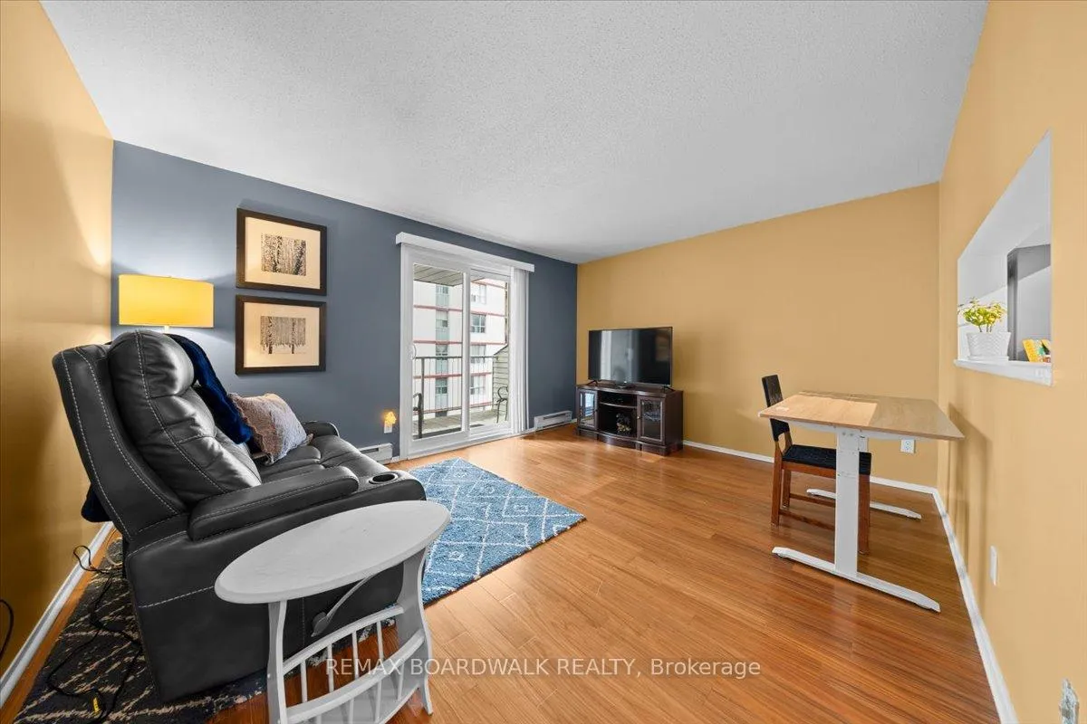 Photo 12 of Unit 412, 250 Brittany Drive, Ottawa, Viscount Alexander Park — HOMEH