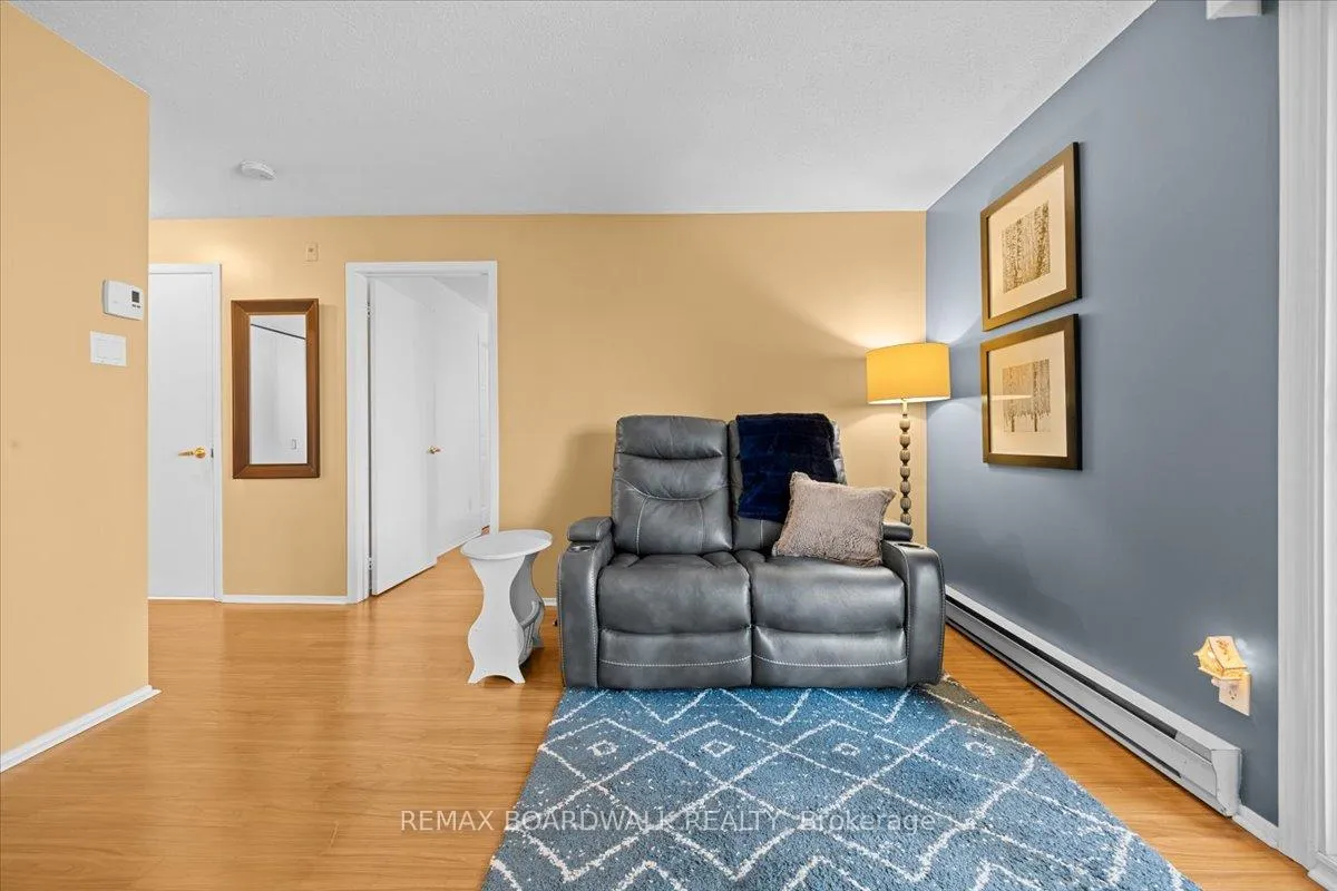 Photo 14 of Unit 412, 250 Brittany Drive, Ottawa, Viscount Alexander Park — HOMEH