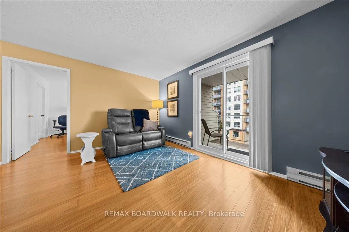 Photo 15 of Unit 412, 250 Brittany Drive, Ottawa, Viscount Alexander Park — HOMEH