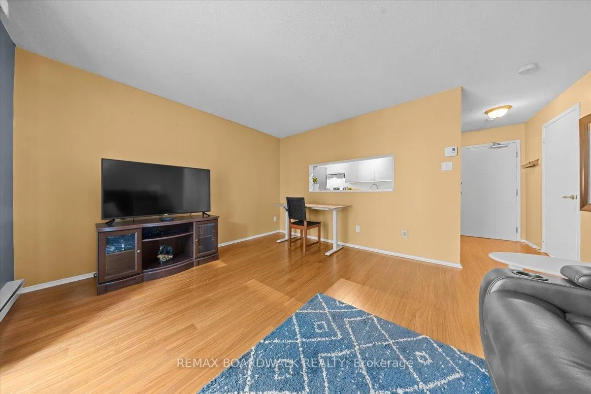 Photo 17 of Unit 412, 250 Brittany Drive, Ottawa, Viscount Alexander Park — HOMEH
