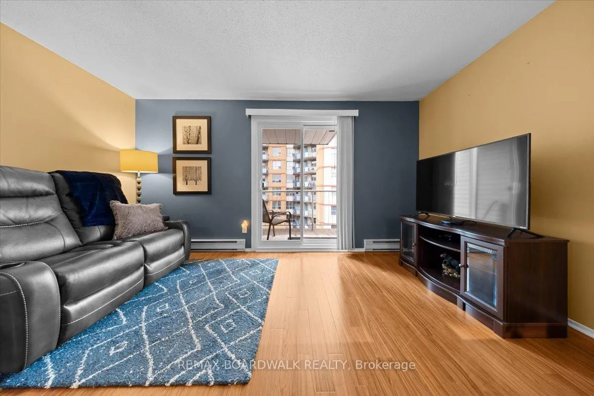 Photo 18 of Unit 412, 250 Brittany Drive, Ottawa, Viscount Alexander Park — HOMEH
