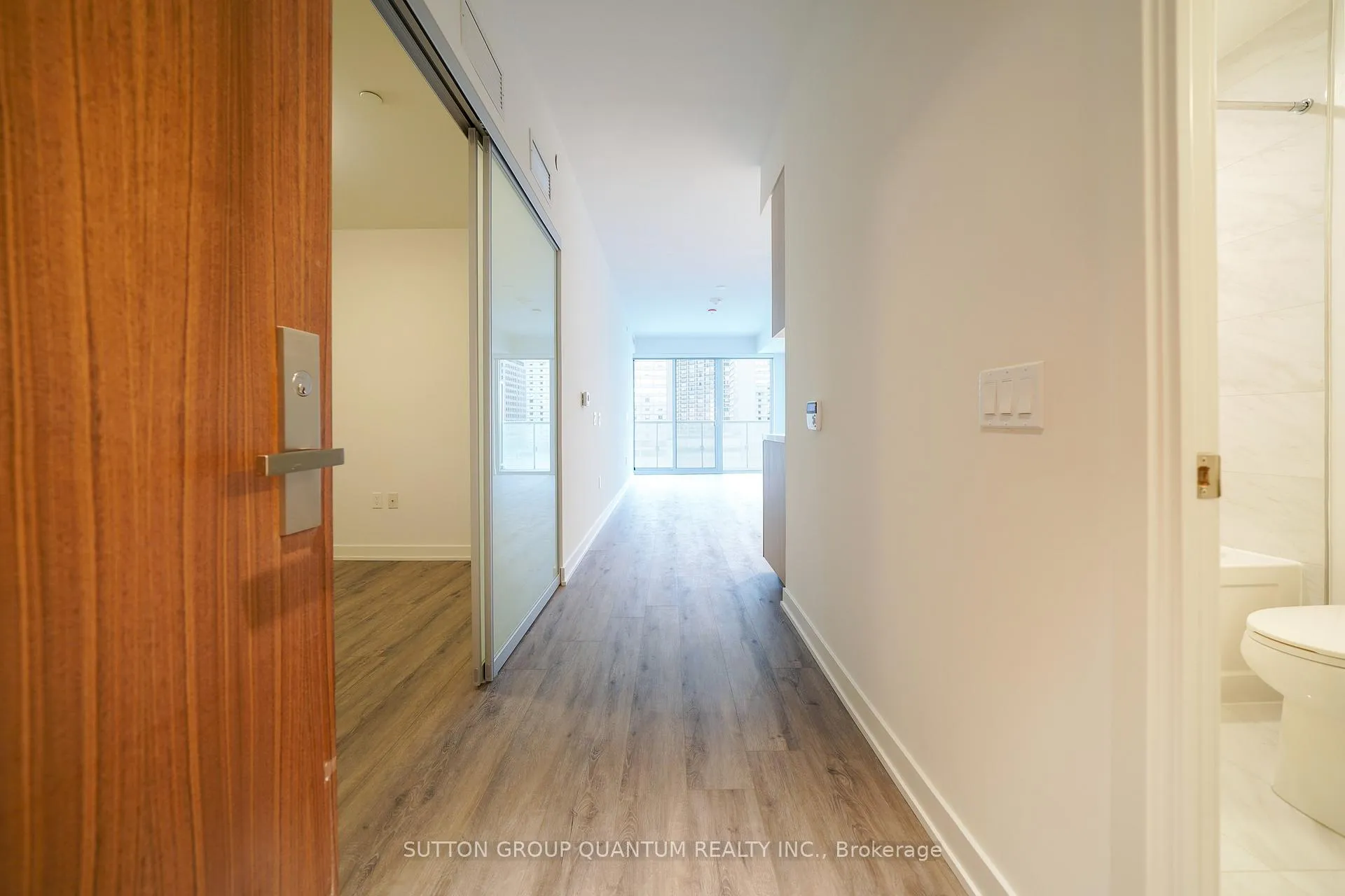 Photo 2 of Unit 912, 15 Queens Quay E, Toronto, Waterfront Communities — HOMEH