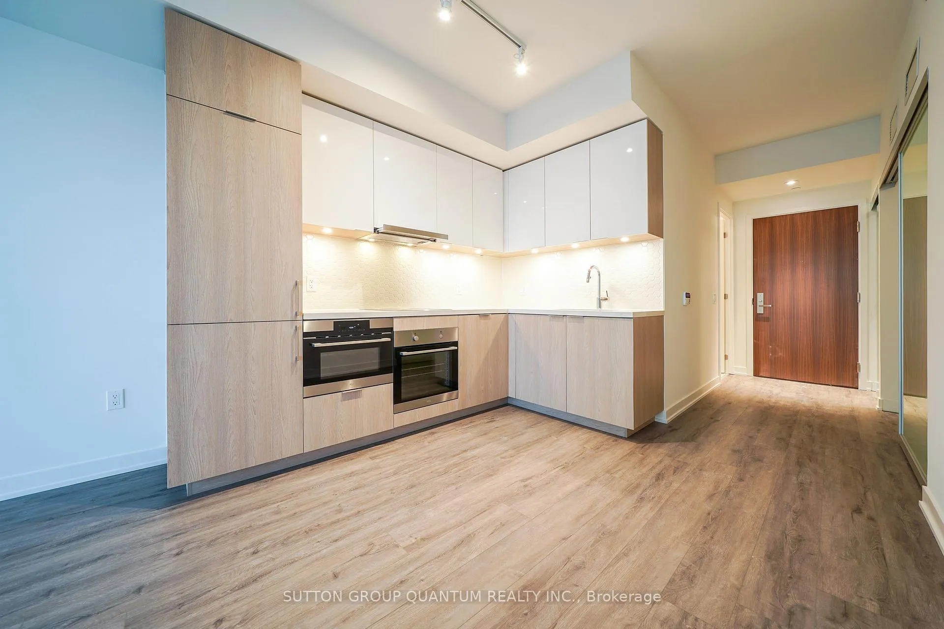 Photo 3 of Unit 912, 15 Queens Quay E, Toronto, Waterfront Communities — HOMEH