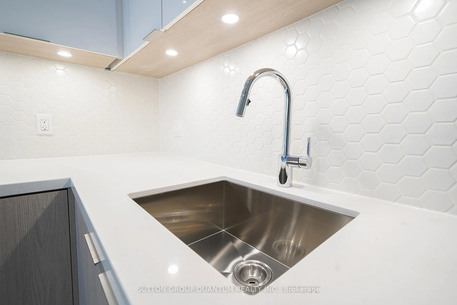 Photo 5 of Unit 912, 15 Queens Quay E, Toronto, Waterfront Communities — HOMEH