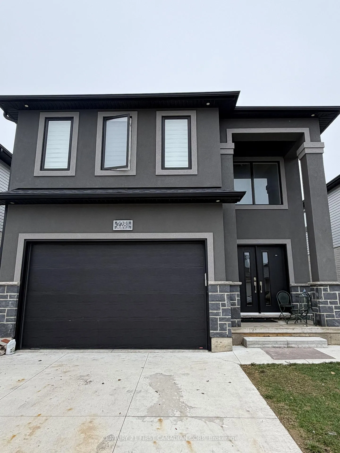 Front of Unit LOWER, 2281 Southport Crescent