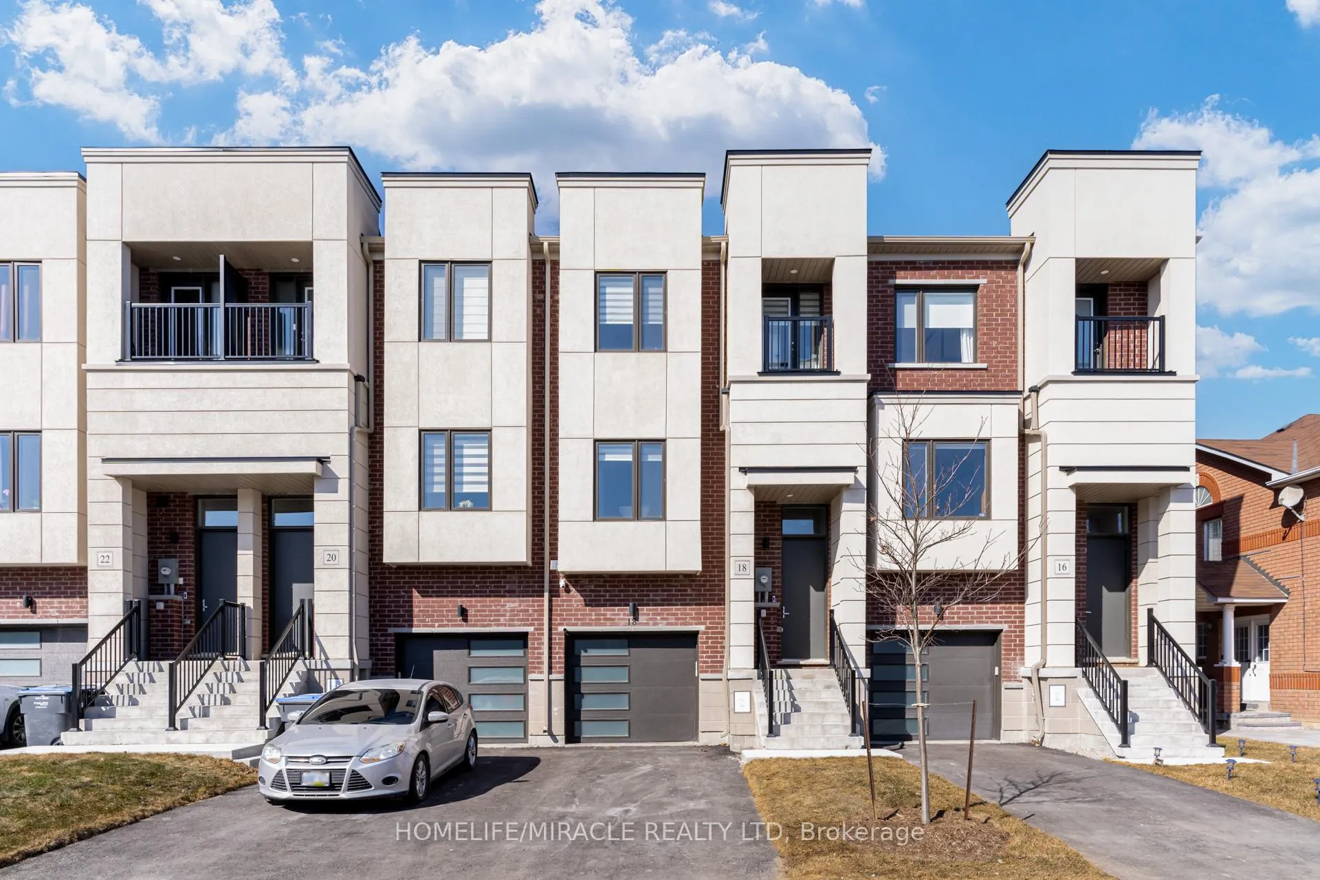 Photo 2 of 18 Queensland Crescent, Caledon, Bolton East — HOMEH