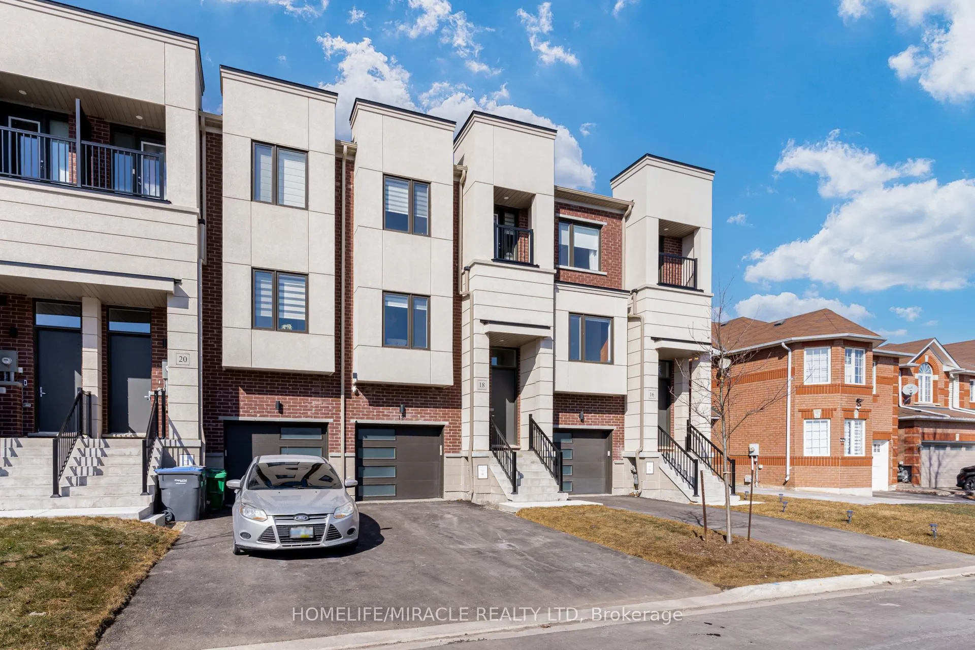 Photo 3 of 18 Queensland Crescent, Caledon, Bolton East — HOMEH