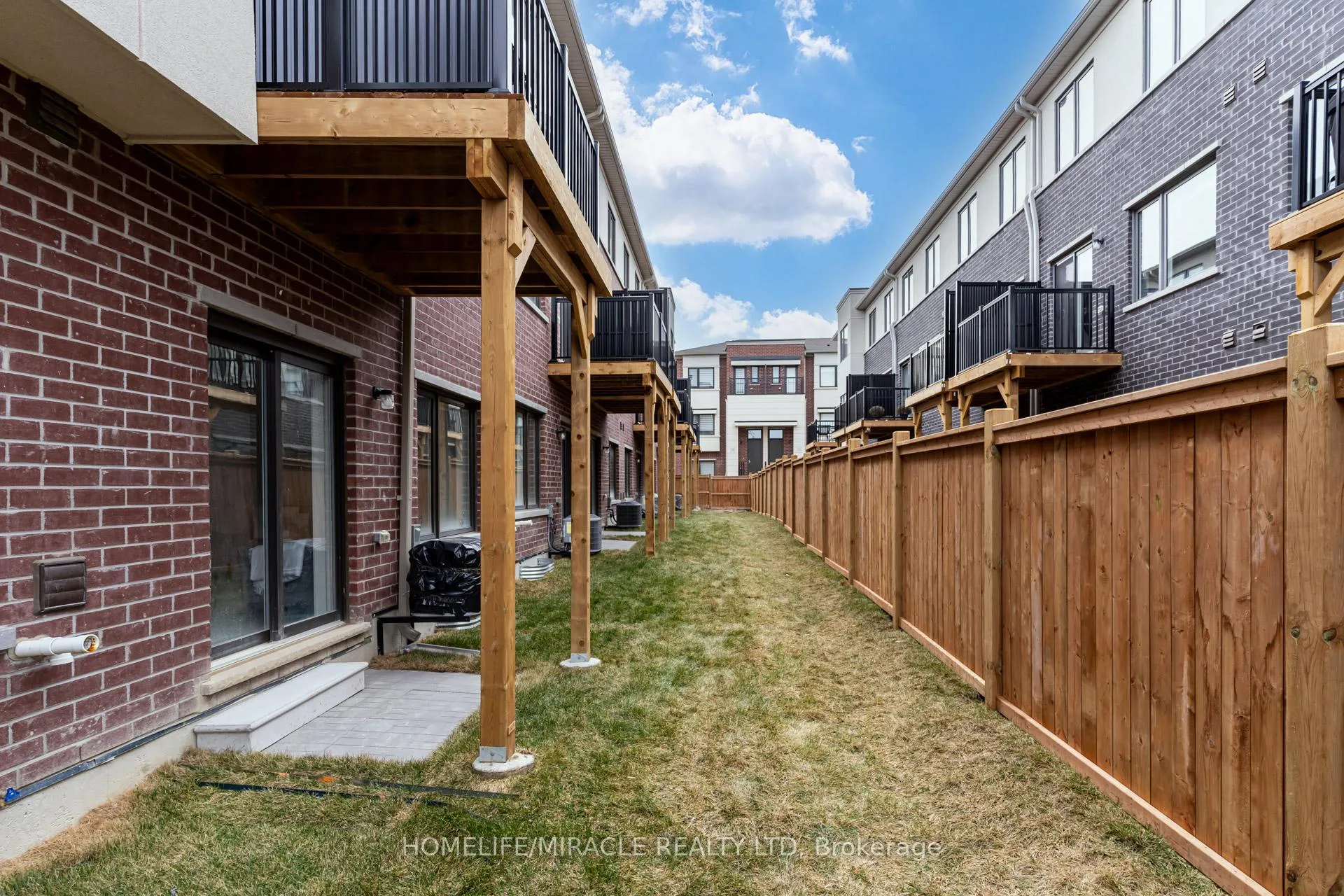 Photo 41 of 18 Queensland Crescent, Caledon, Bolton East — HOMEH