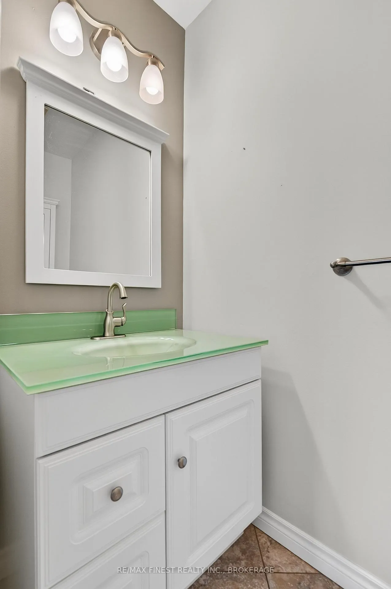 Photo 10 of 896 Ambleside Crescent, Kingston, North of Taylor-Kidd Blvd — HOMEH