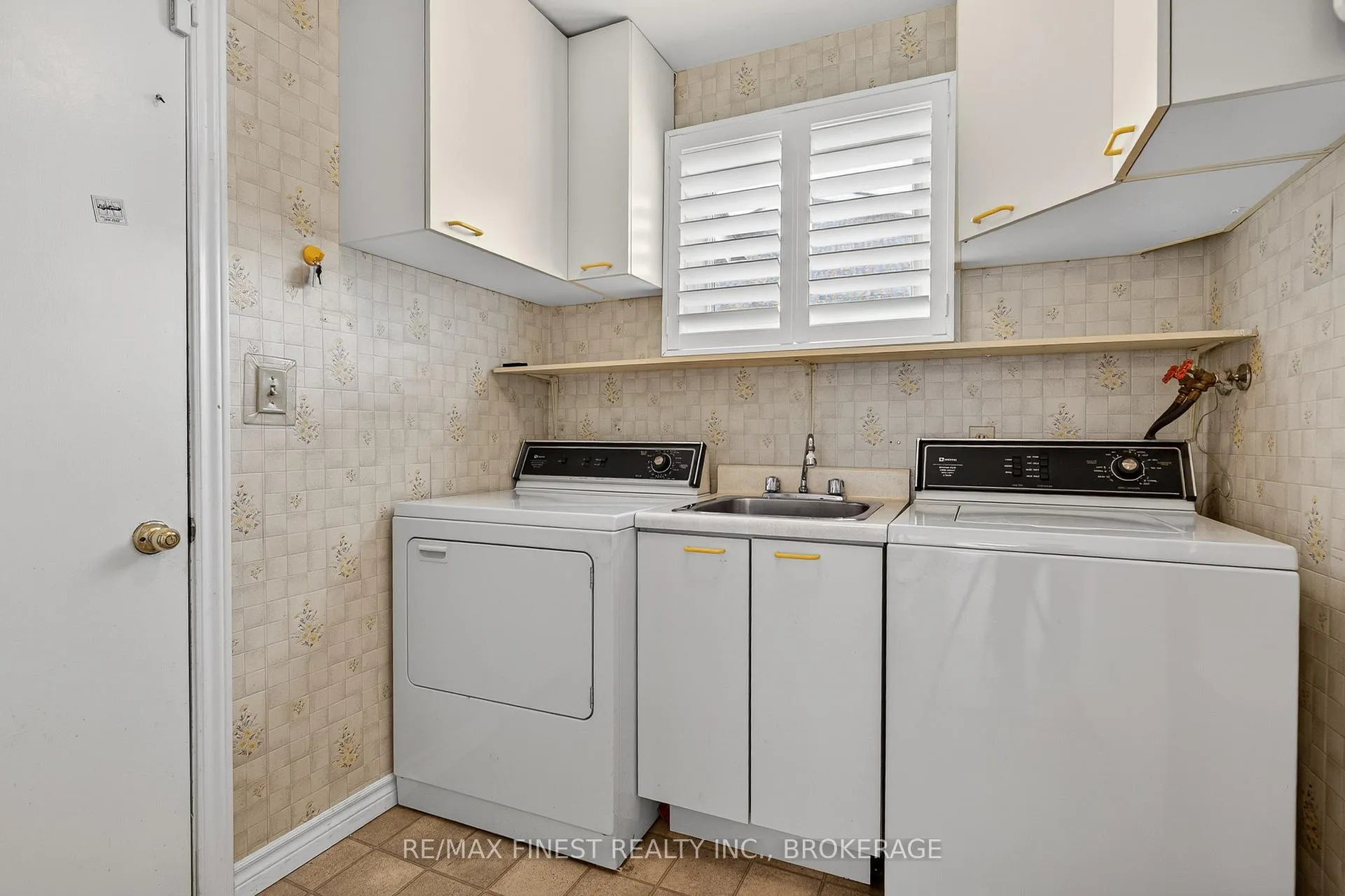 Photo 11 of 896 Ambleside Crescent, Kingston, North of Taylor-Kidd Blvd — HOMEH