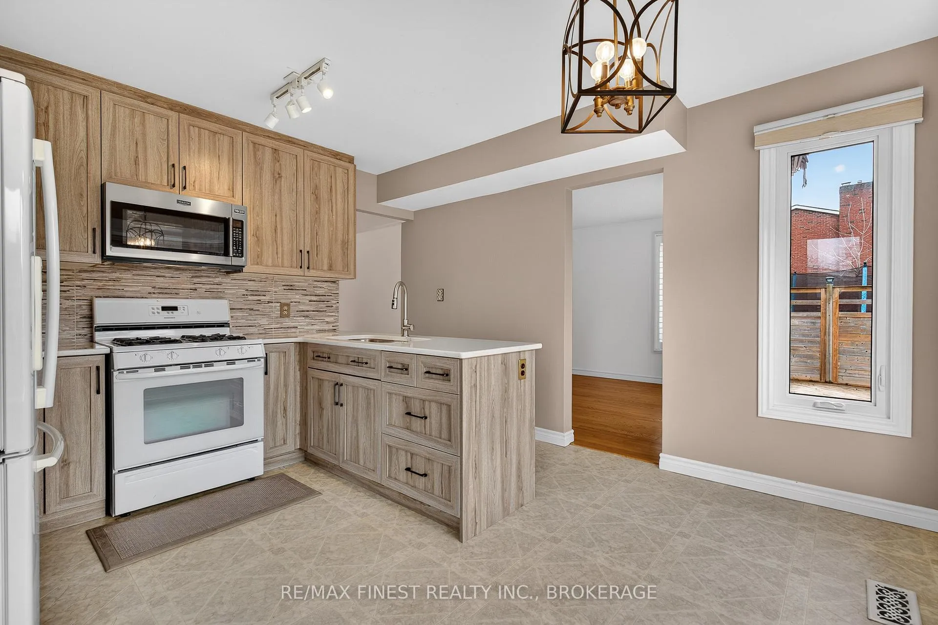 Photo 21 of 896 Ambleside Crescent, Kingston, North of Taylor-Kidd Blvd — HOMEH