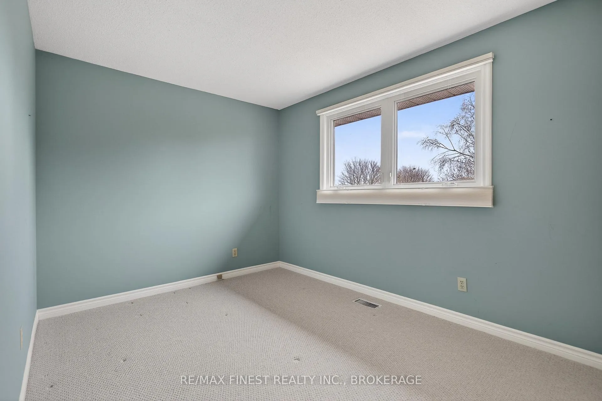 Photo 38 of 896 Ambleside Crescent, Kingston, North of Taylor-Kidd Blvd — HOMEH