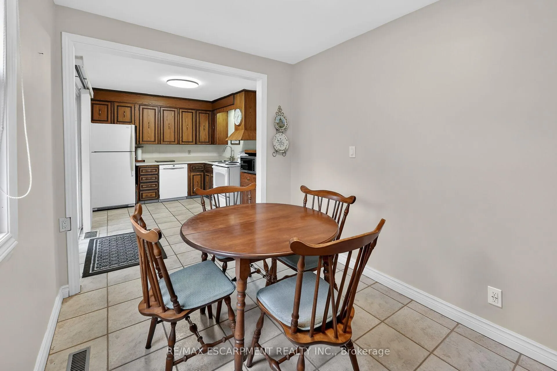 Photo 8 of 56 West 1st Street, Hamilton, Buchanan — HOMEH
