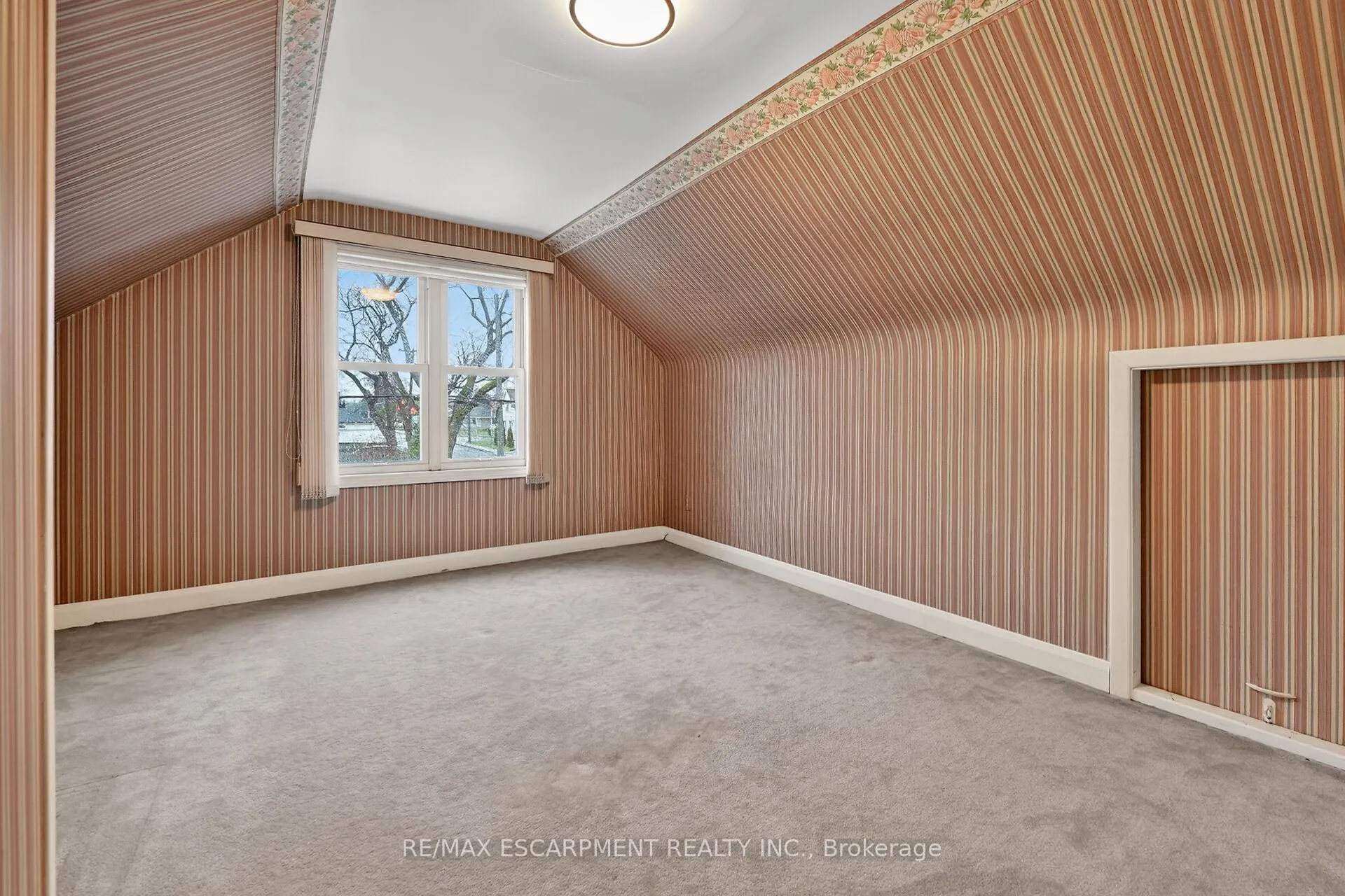 Photo 12 of 56 West 1st Street, Hamilton, Buchanan — HOMEH