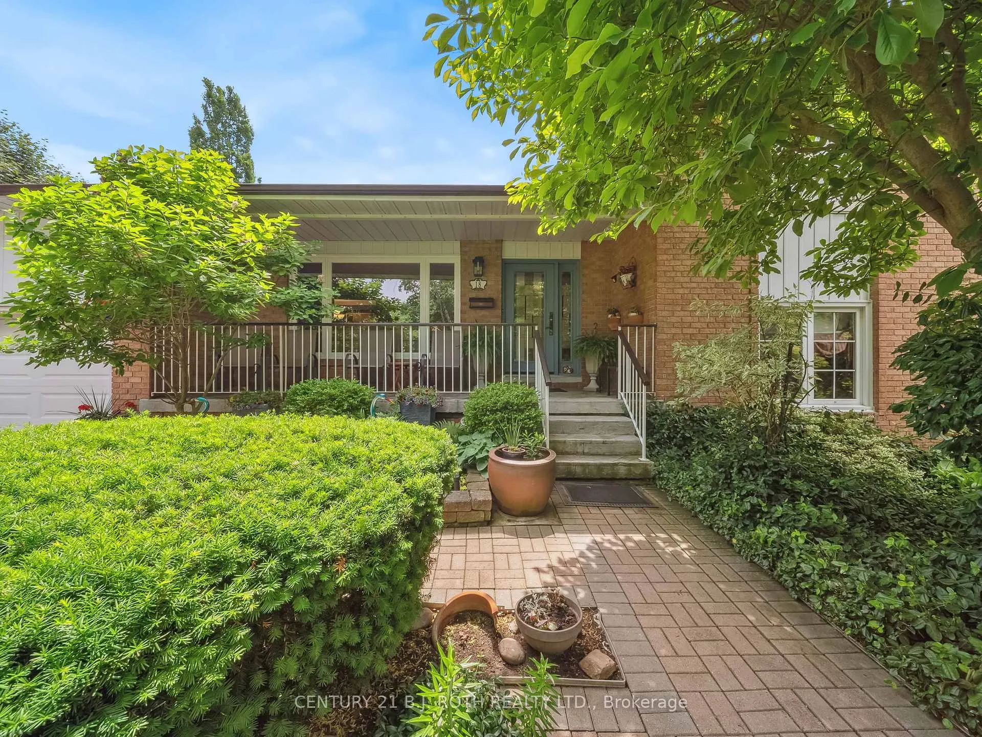 Photo 3 of 18 Claypine Trail, Brampton, Brampton North — HOMEH