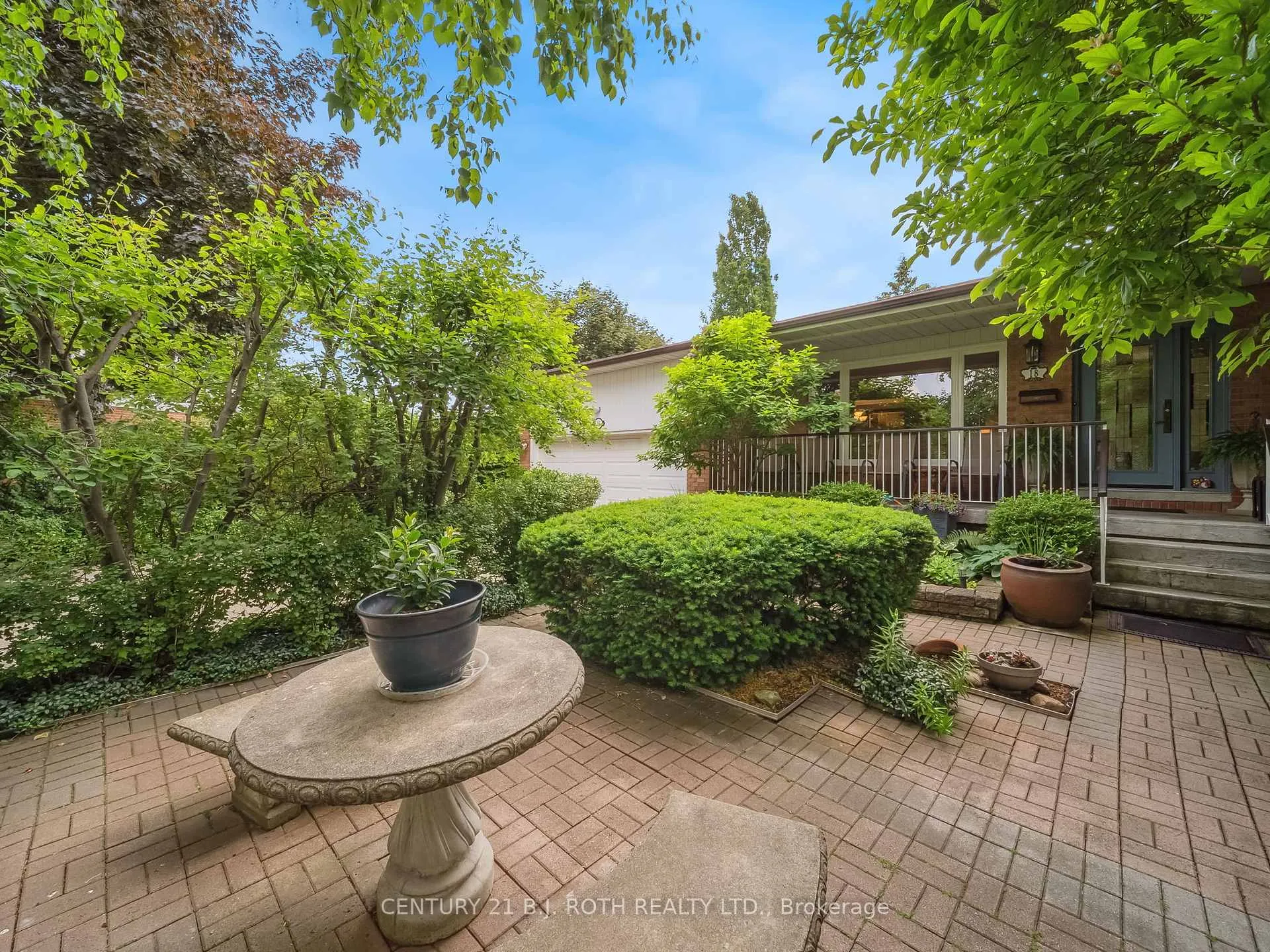 Photo 4 of 18 Claypine Trail, Brampton, Brampton North — HOMEH