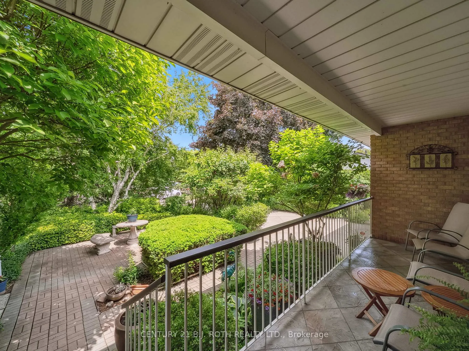 Photo 5 of 18 Claypine Trail, Brampton, Brampton North — HOMEH