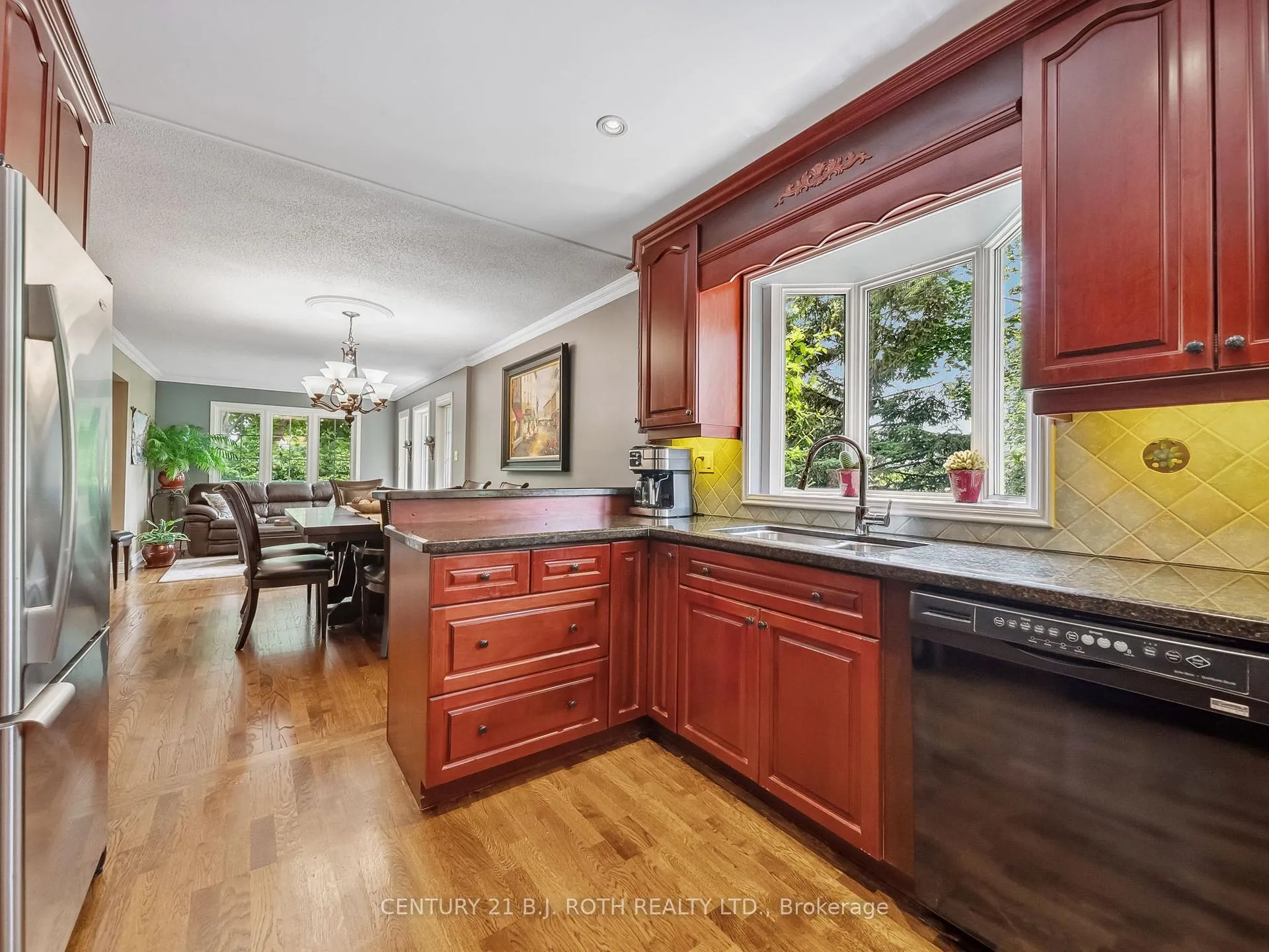 Photo 10 of 18 Claypine Trail, Brampton, Brampton North — HOMEH