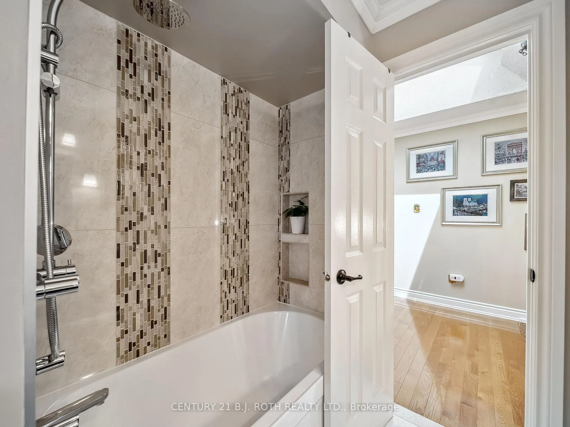 Photo 19 of 18 Claypine Trail, Brampton, Brampton North — HOMEH
