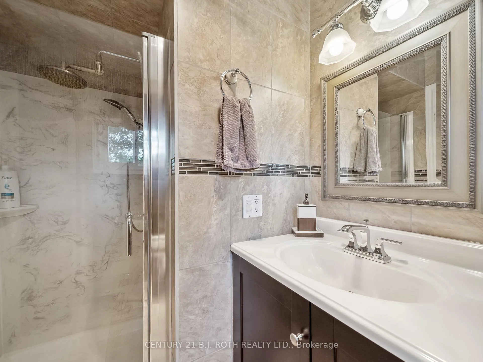 Photo 22 of 18 Claypine Trail, Brampton, Brampton North — HOMEH
