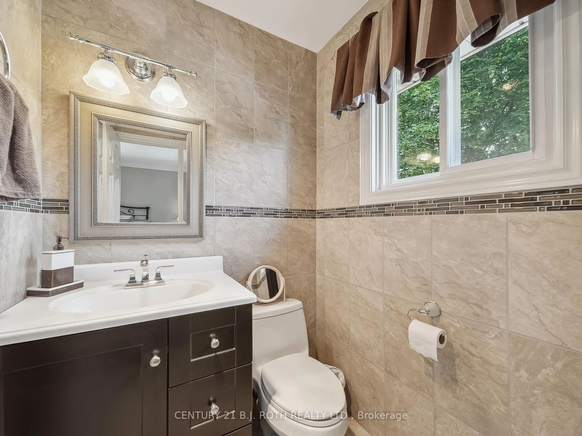 Photo 23 of 18 Claypine Trail, Brampton, Brampton North — HOMEH