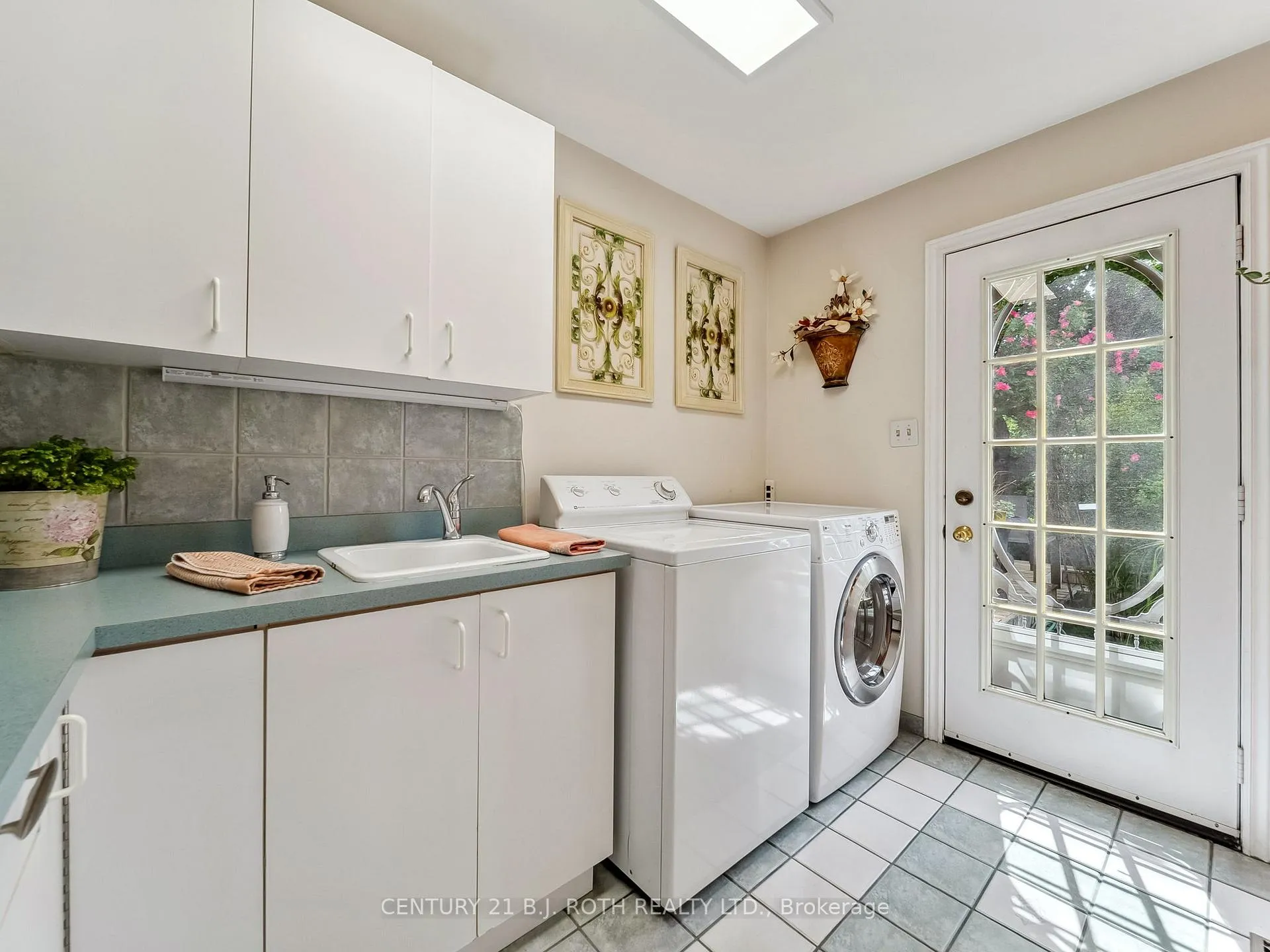 Photo 26 of 18 Claypine Trail, Brampton, Brampton North — HOMEH