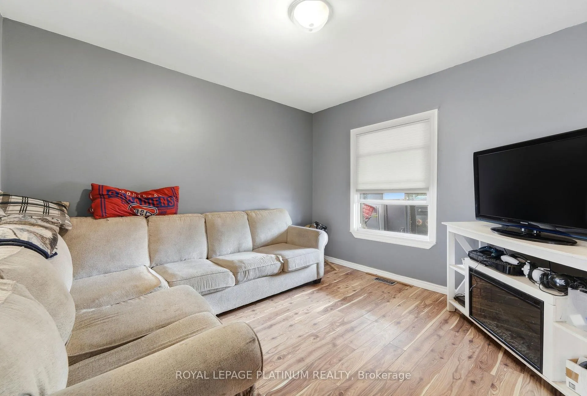 Photo 6 of 99 Robins Avenue, Hamilton, Crown Point — HOMEH