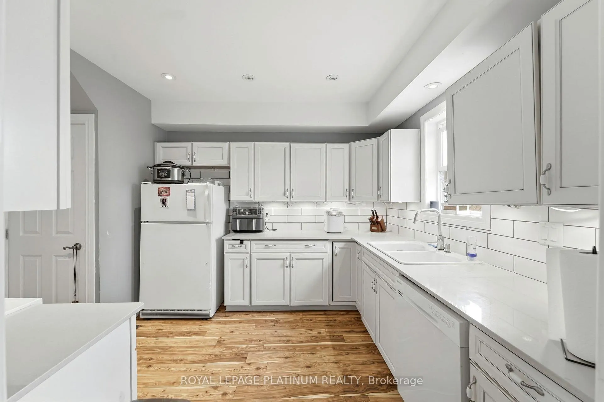 Photo 8 of 99 Robins Avenue, Hamilton, Crown Point — HOMEH