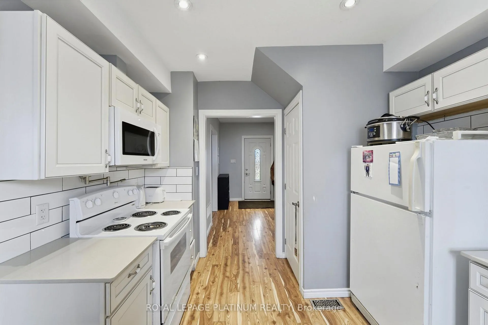 Photo 9 of 99 Robins Avenue, Hamilton, Crown Point — HOMEH